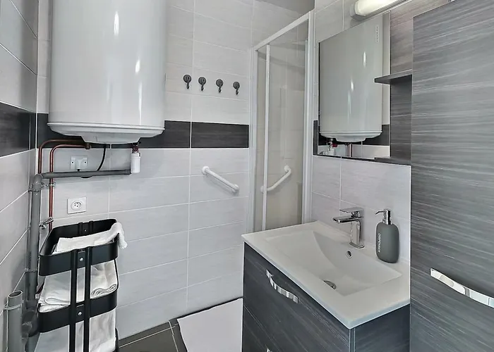 Lägenhet Le Voltaire - Balcon - 2 Chb - 3 Lits - 2 Min Gare Et Cente-ville - Mon Groom *